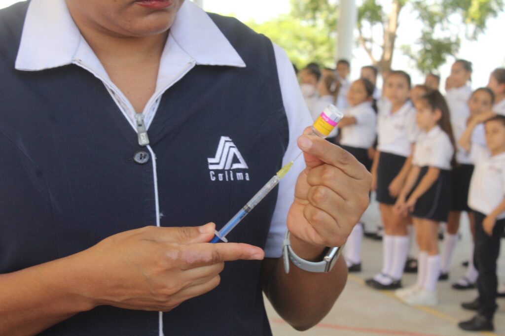 Campaña de vacunación en Colima contra influenza