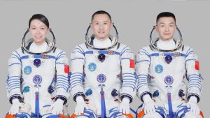 La misión Shenzhou 23 despegó desde el desierto del Gobi con tres astronautas a bordo