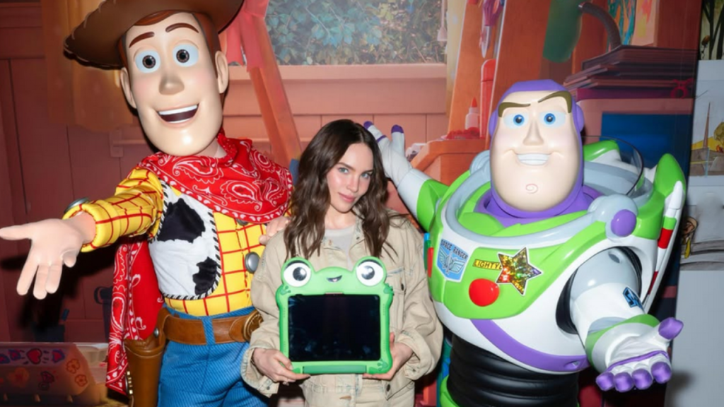 Bad Bunny, Belinda y Bizarrap llegan a Toy Story 5