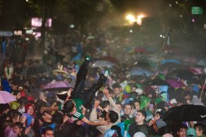 Más de 800 mil personas se reunieron en las inmediaciones del Ángel de la Independencia para seguir el partido entre México