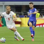 Harry Kane anota dos tantos un cabezazo y de penal en la victoria de Croacia