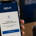 Clientes de BBVA México reportan retrasos bancarios