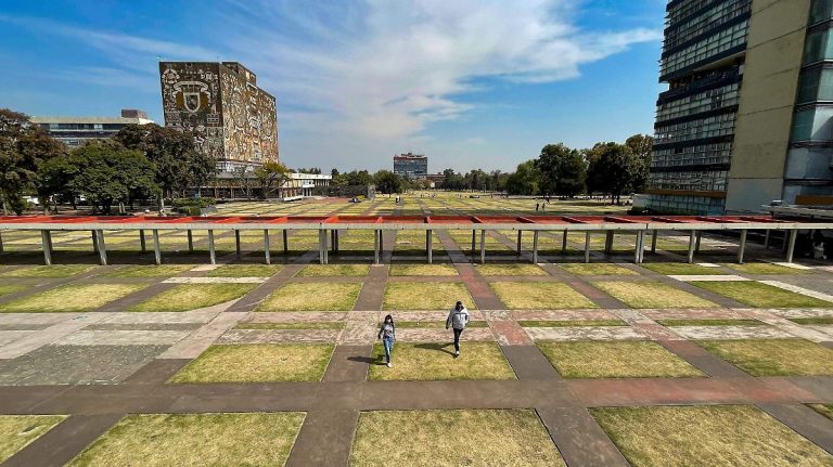La Universidad Nacional Autónoma de México anunció la suspensión provisional de los trámites de entrega documental e inscripción