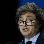 El presidente de Argentina, Javier Milei, acusó este domingo a México, Brasil y al Partido Demócrata de Estados Unidos de impulsar una presunta "campaña antiargentina"