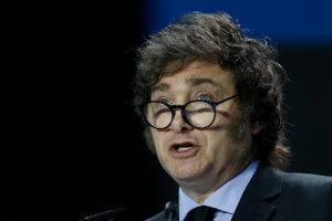 El presidente de Argentina, Javier Milei, acusó este domingo a México, Brasil y al Partido Demócrata de Estados Unidos de impulsar una presunta "campaña antiargentina"