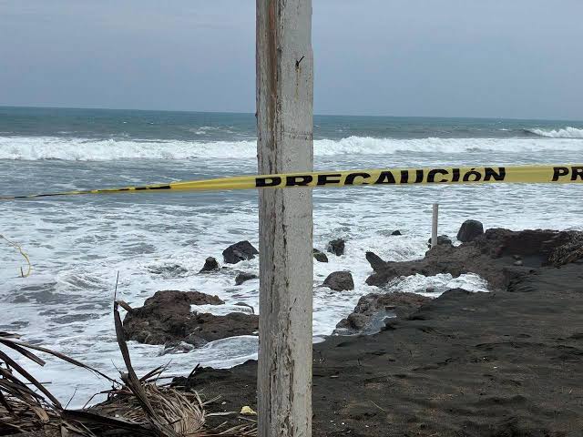 El mar de fondo asociado a Genevieve golpeó la costa colimense