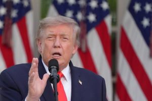 El presidente de Estados Unidos, Donald Trump, volvió a generar polémica en redes sociales luego de publicar un mensaje en su cuenta de Truth Social en el que se refirió a Venezuela como el "estado 51" de la Unión Americana.