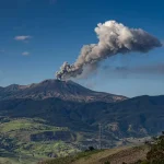 Volcán Puracé mantiene alerta naranja y emite ceniza hoy
